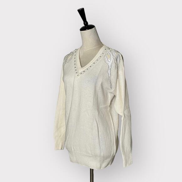 Cervelle Vintage V-Neck Sweater White - Picture 2 of 7